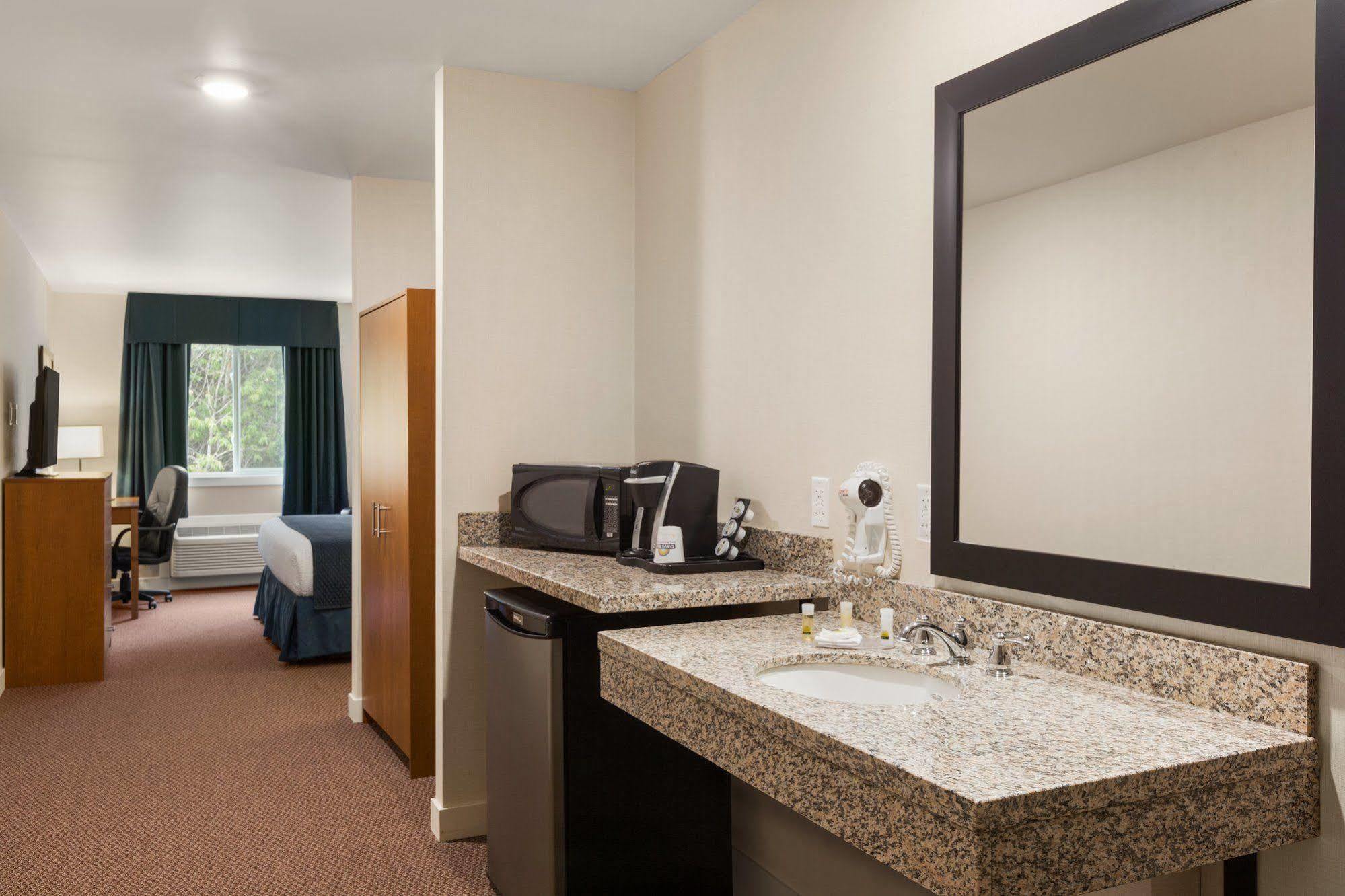 Days Inn By Wyndham Sioux Lookout Exterior photo